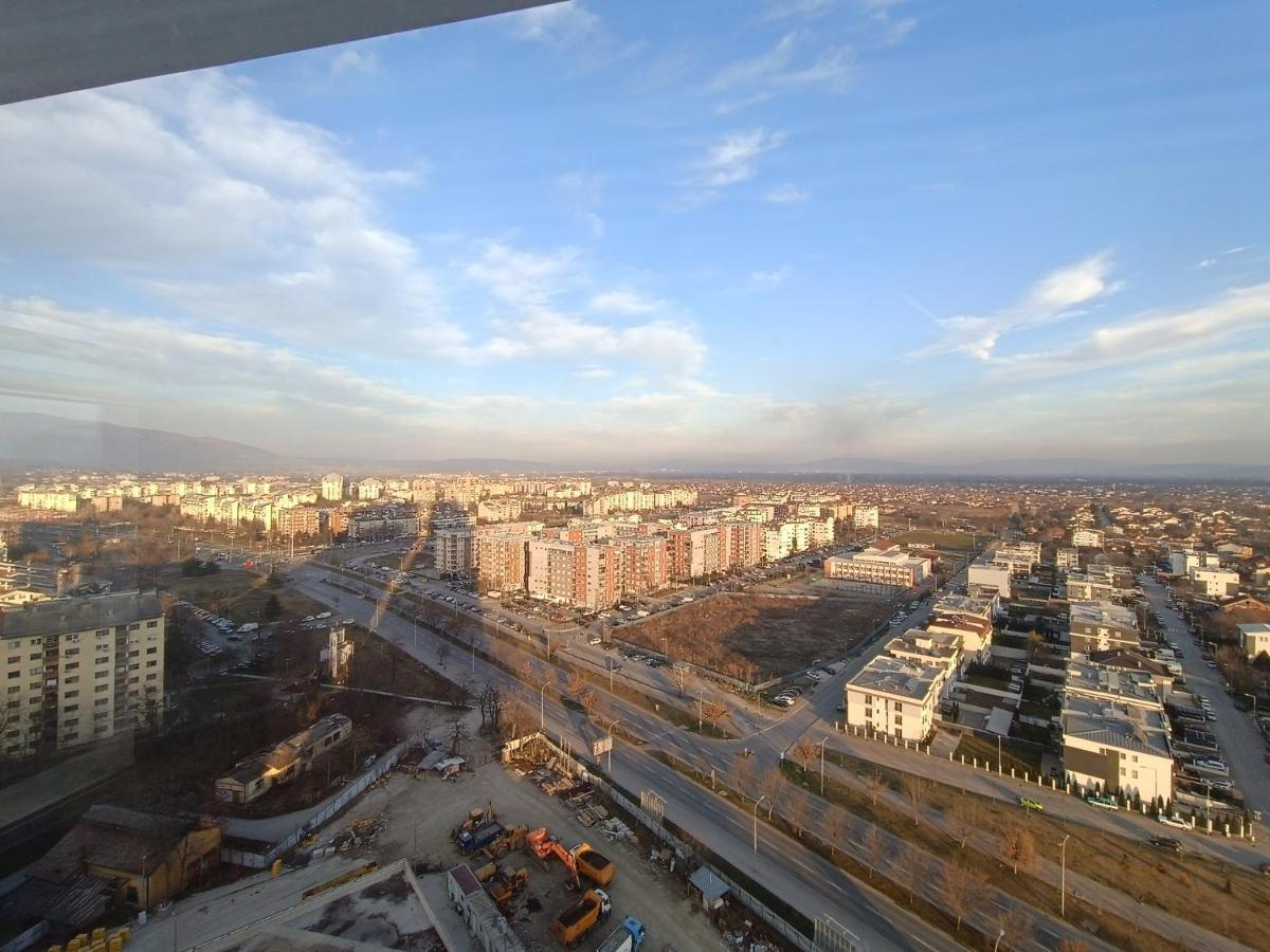 18Th & 16H Floor Secure Luxury Condos With Pool & Fitness Included In Price Скопье Экстерьер фото