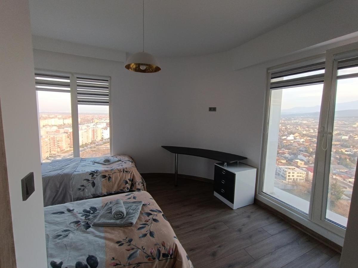 18Th & 16H Floor Secure Luxury Condos With Pool & Fitness Included In Price Скопье Экстерьер фото