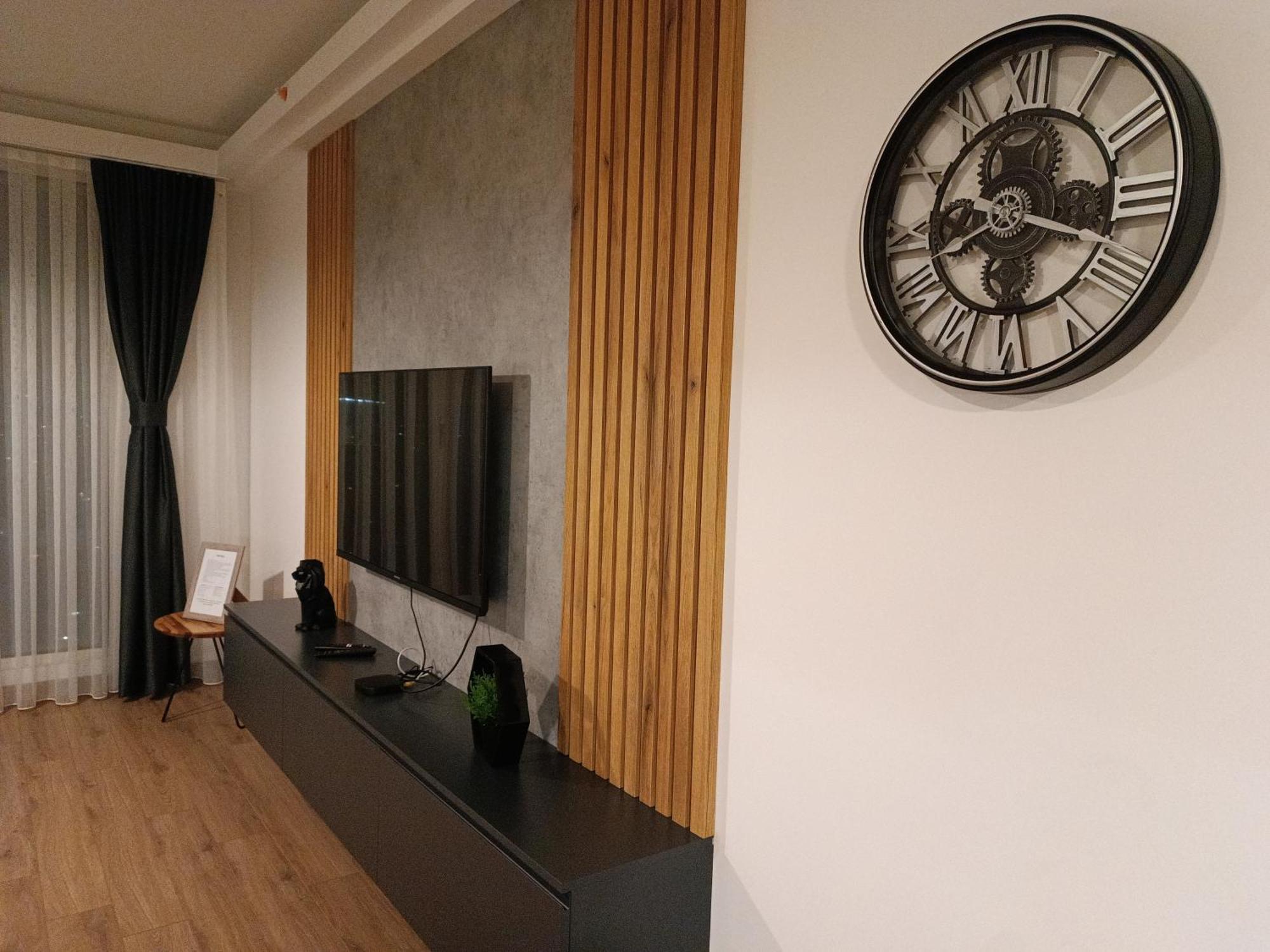 18Th & 16H Floor Secure Luxury Condos With Pool & Fitness Included In Price Скопье Экстерьер фото
