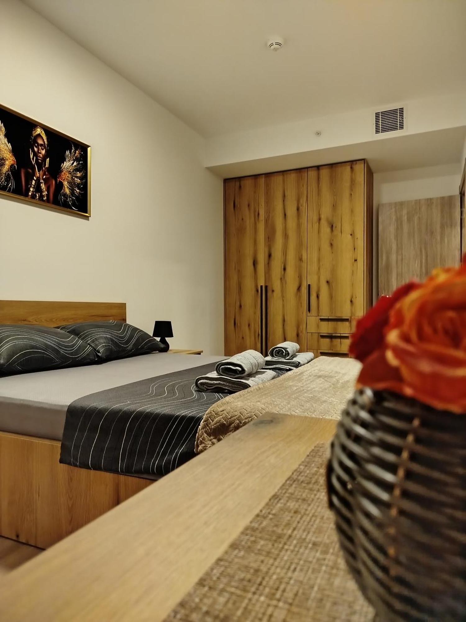 18Th & 16H Floor Secure Luxury Condos With Pool & Fitness Included In Price Скопье Экстерьер фото