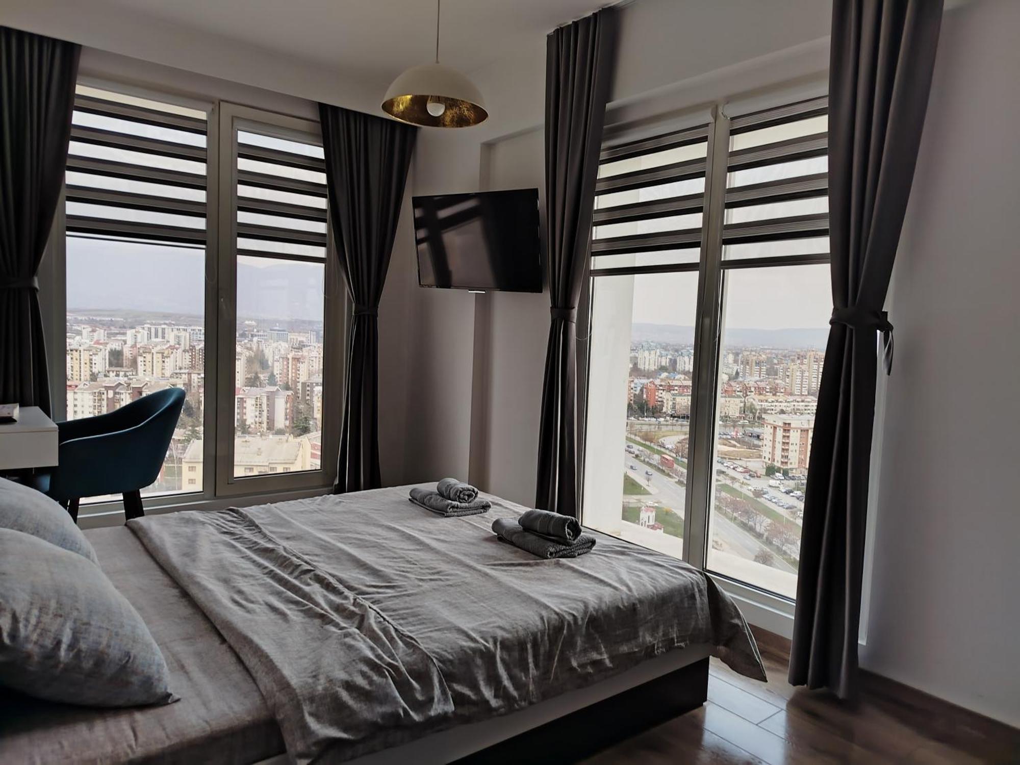 18Th & 16H Floor Secure Luxury Condos With Pool & Fitness Included In Price Скопье Экстерьер фото